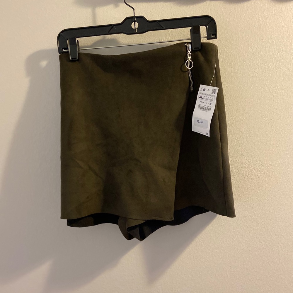 Zara suede skort with tags